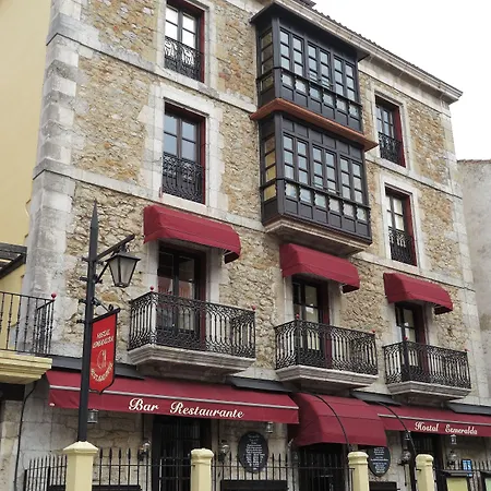 Esmeralda Πανσιόν