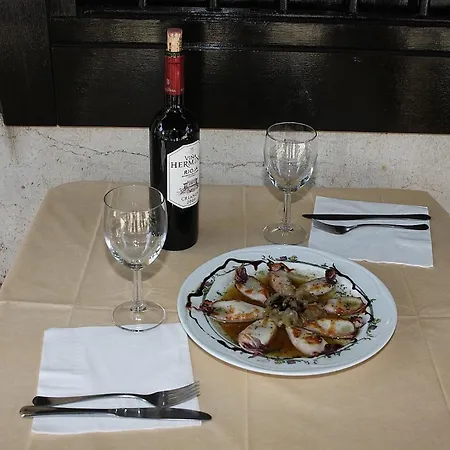 Esmeralda Πανσιόν 3*