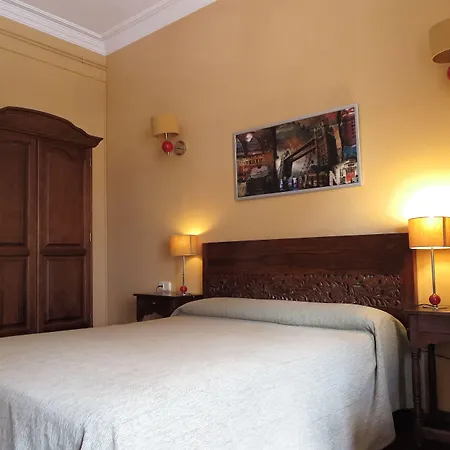 Esmeralda Πανσιόν 3*