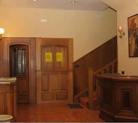 Πανσιόν Esmeralda 3*