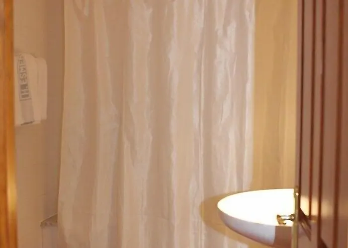 埃斯梅拉达旅馆 招待所 柯米拉斯